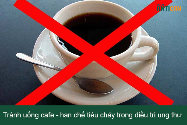 Tránh uống cafe giúp giảm tiêu chảy trong điều trị ung thư